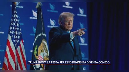 Trump show, la festa per l'indipendenza diventa comizio